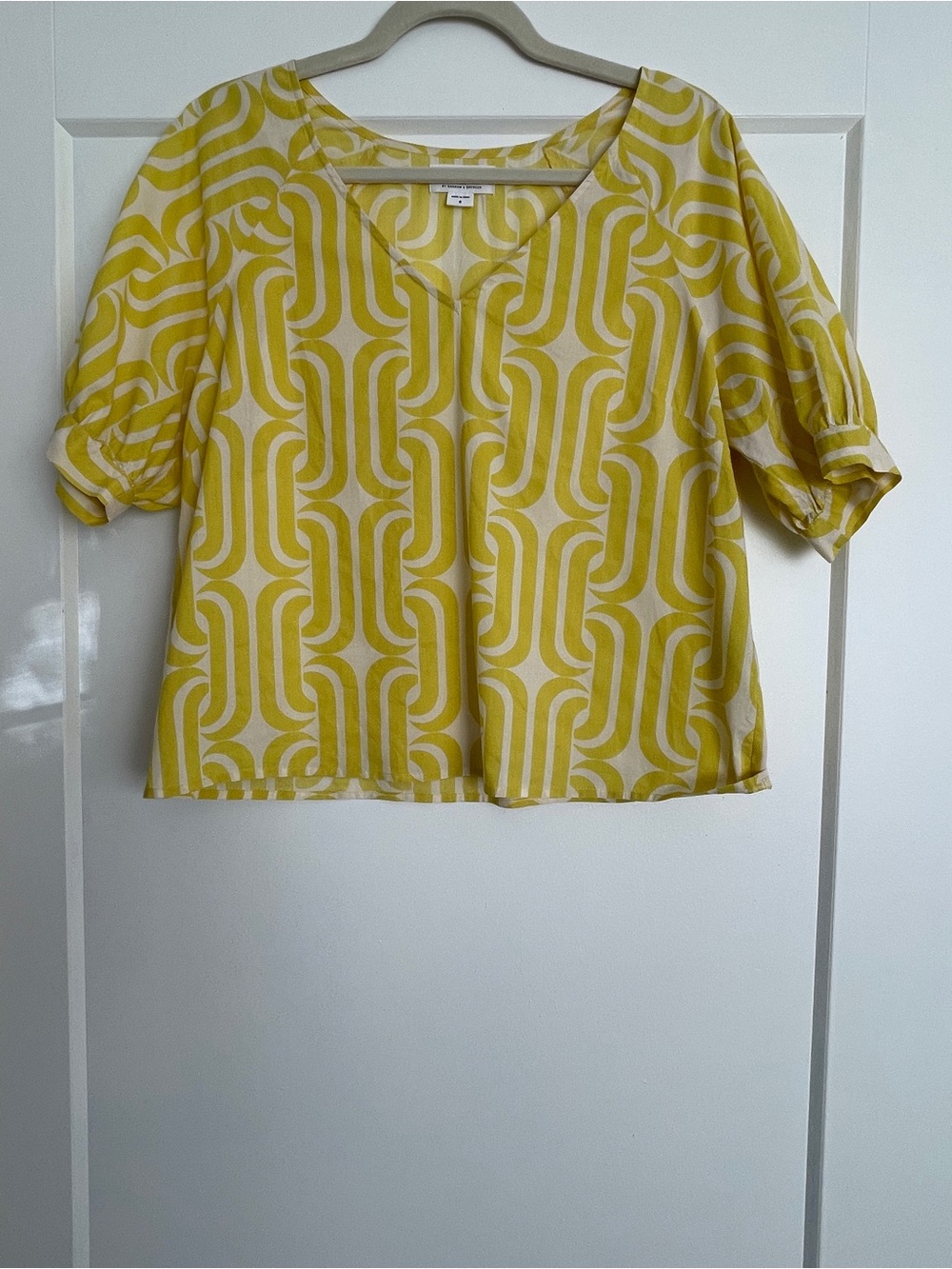 Velvet by Graham & Spencer Yellow Geometric Chain Link V-Neck Puff Sleeve Top S